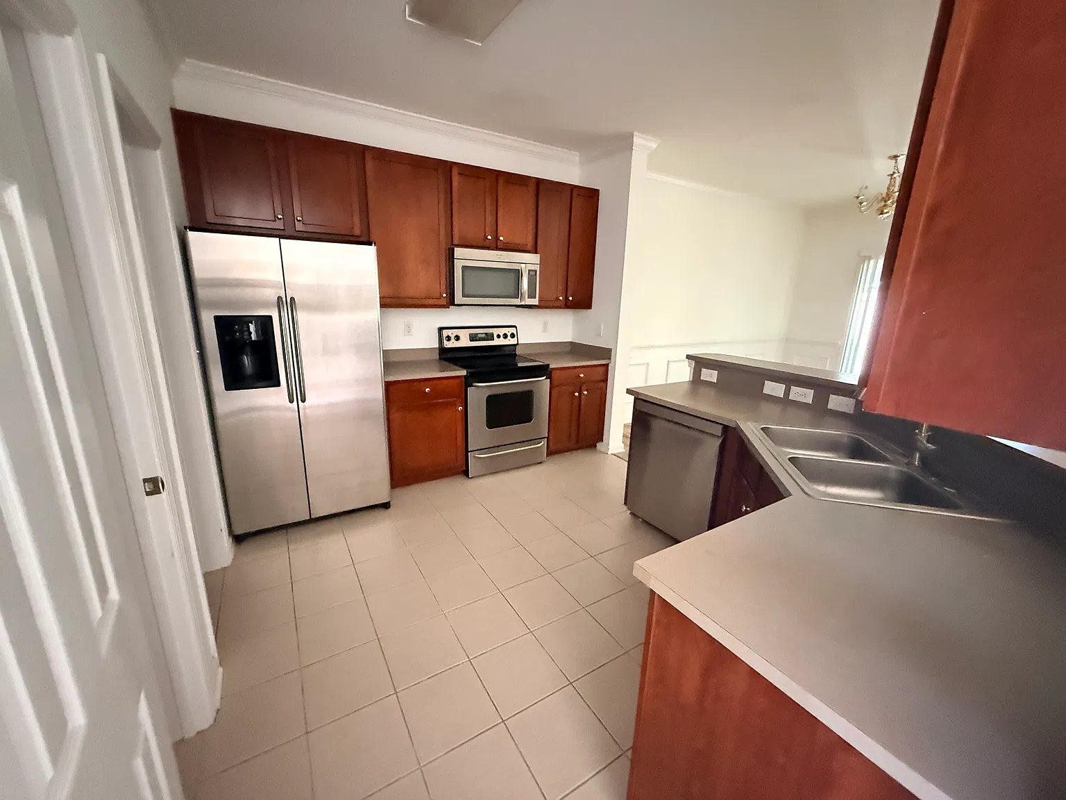 2 bed, 2.5 bath, 1204 sqft, $1,750 — Photo 3