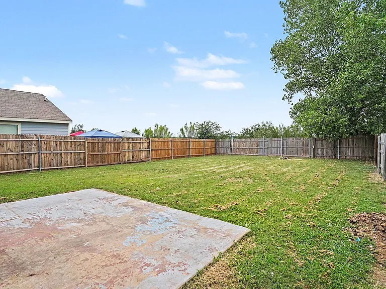 1733 Vineridge Ln — Photo 25