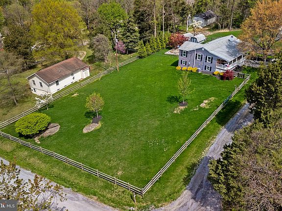 3rd image of 29 Old Chestnut Dr