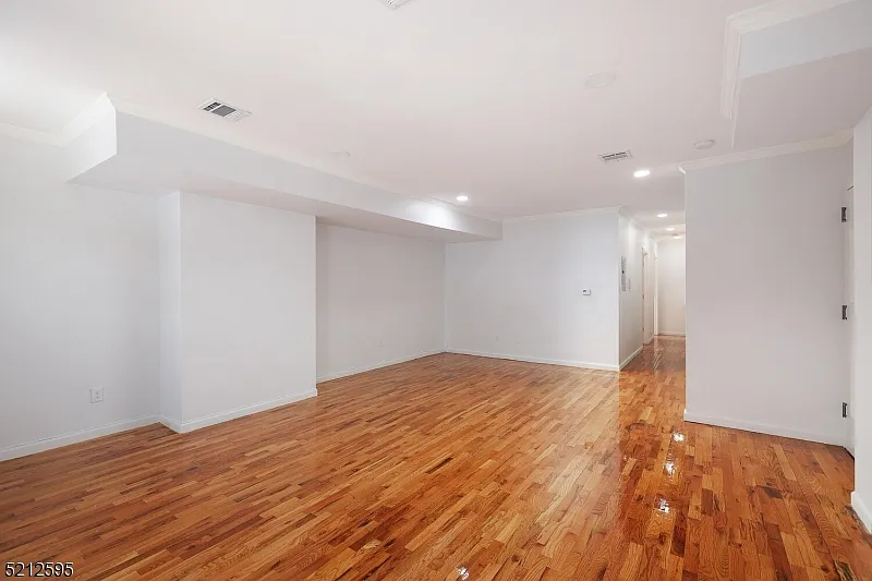 3 bed, 2.0 bath, 1135 sqft, $2,750 — Photo 4
