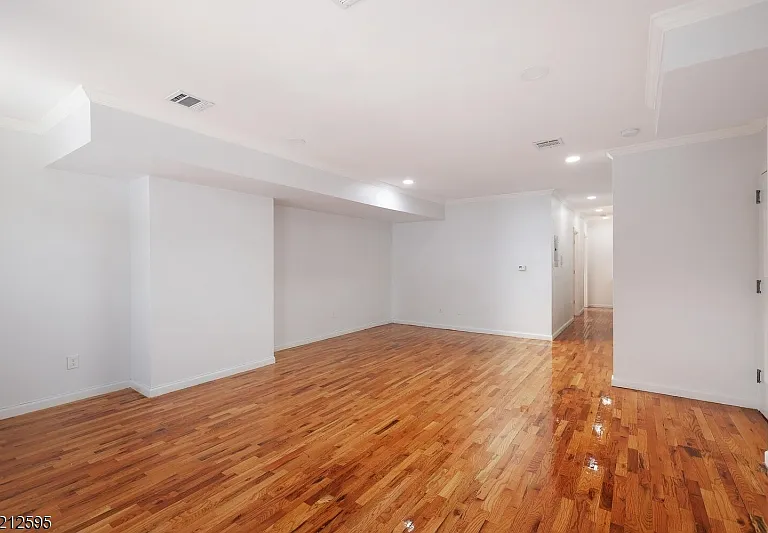 131 Armstrong Ave — Photo 4