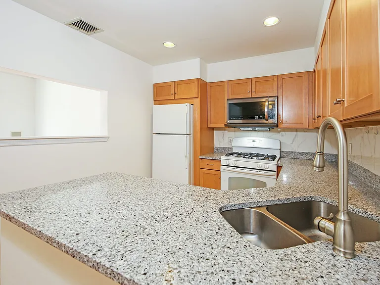 599 Midland Ave #2-5 — Photo 7
