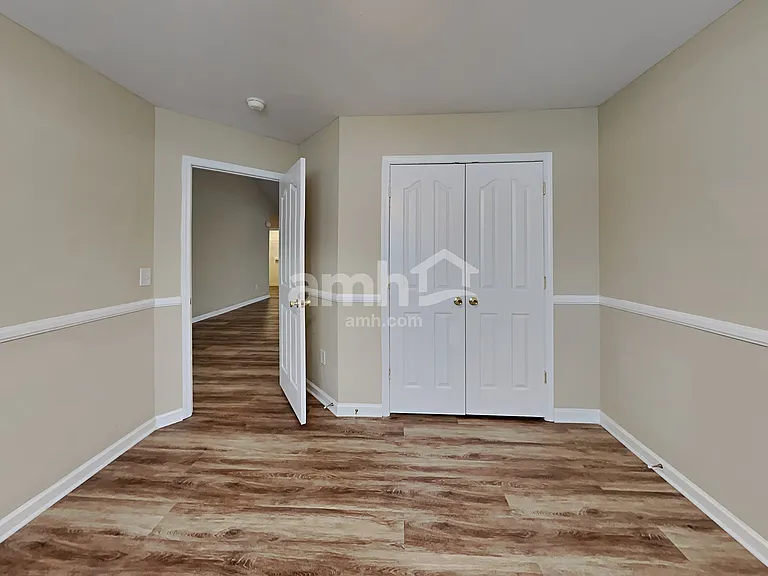 114 Elgin Ln — Photo 13