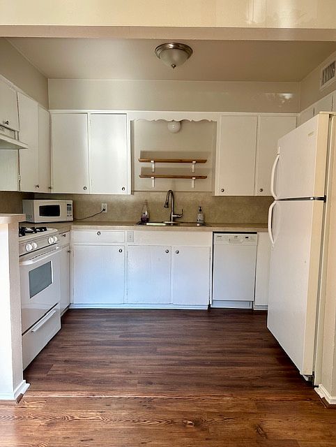 Kitchen with gas range