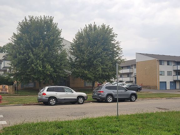 3rd image of 837 SW Tyler St #22