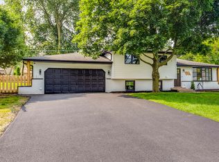 1045 Norfolk St, Downers Grove, IL 60516