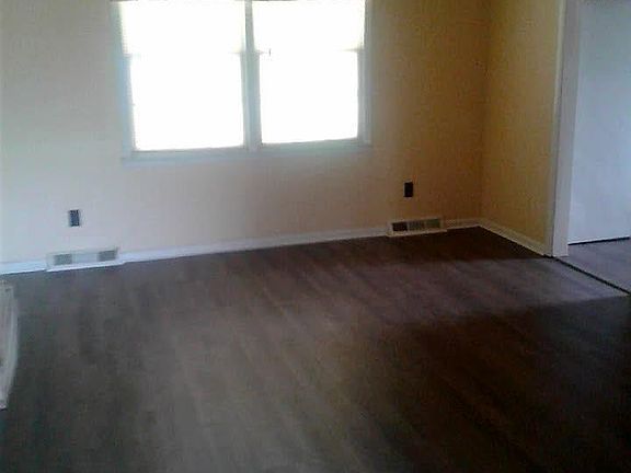 4th image of 202 Parker St