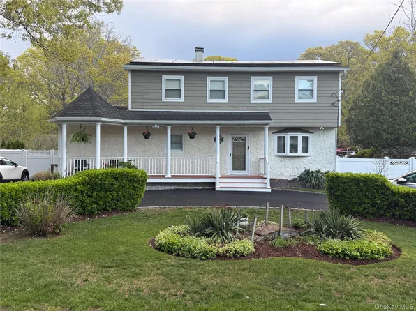 432 Puritan Drive, Shirley, NY 11967