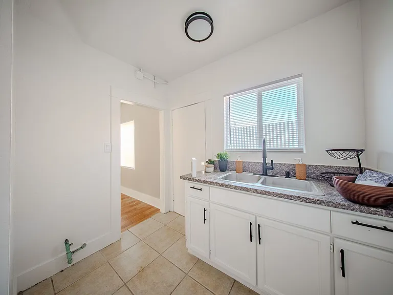 1335 Junipero Ave — Photo 5