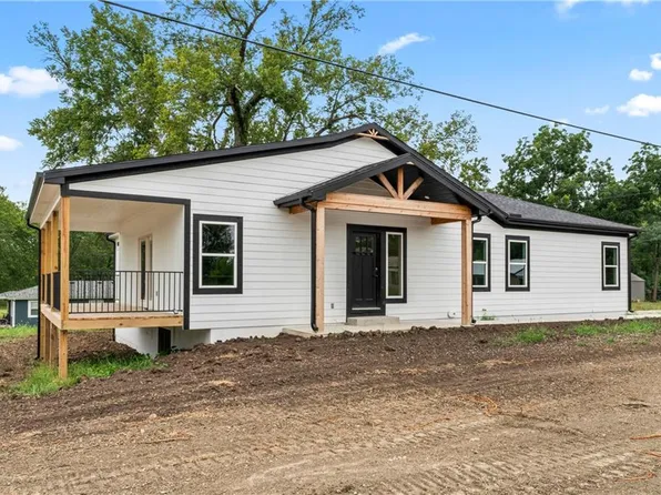 100 E 2nd St, Creighton, MO 64739