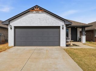 11605 SW 12th St, Yukon, OK 73099