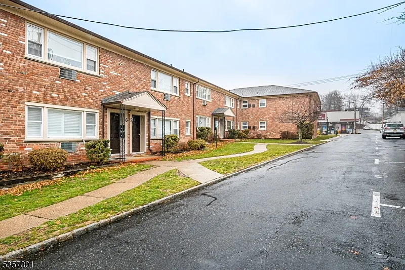 1 bed, 1.0 bath, $1,975 — Photo 4