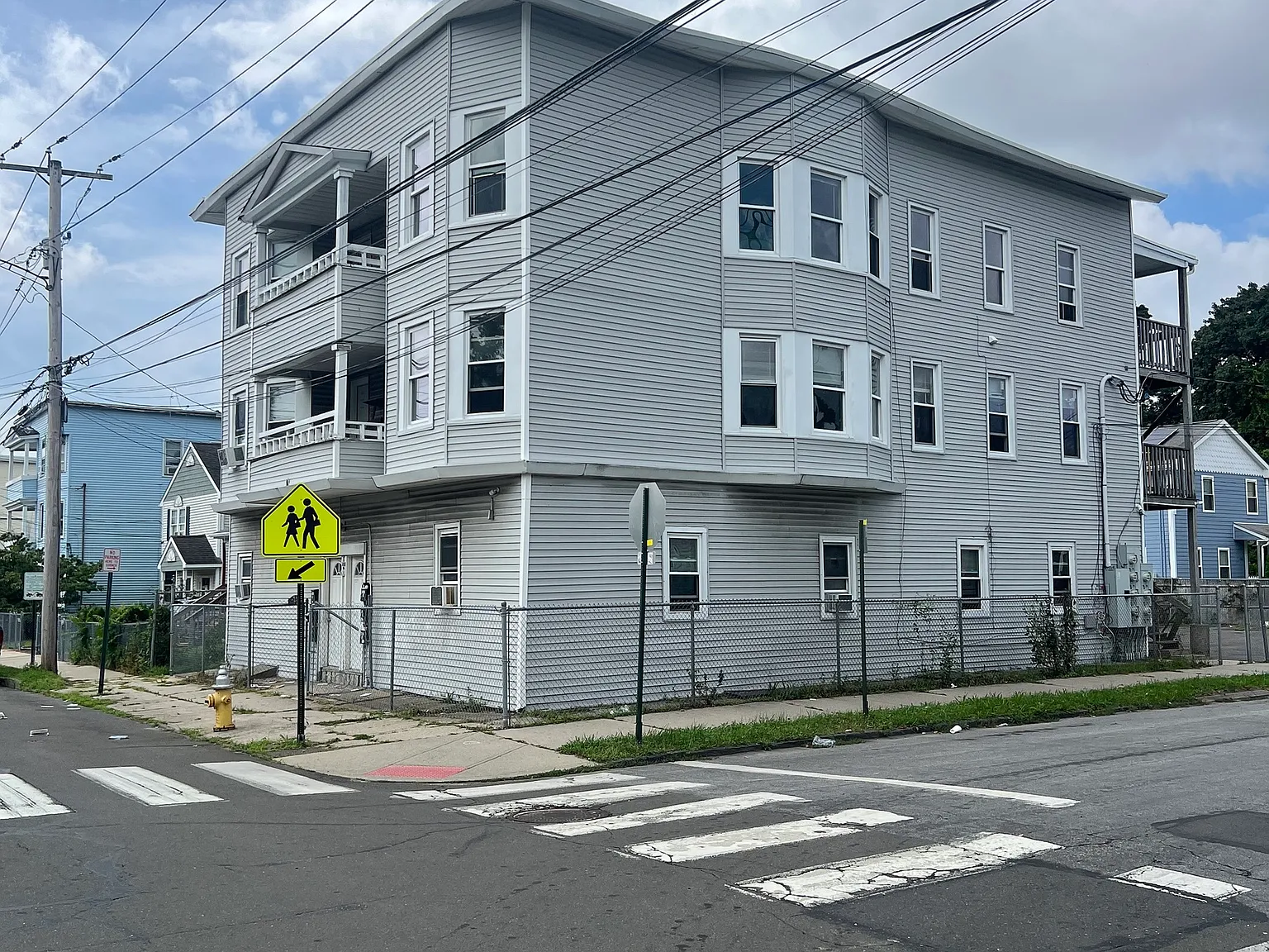 2 bed, 1.0 bath, 6578 sqft, $1,750 — Photo 2