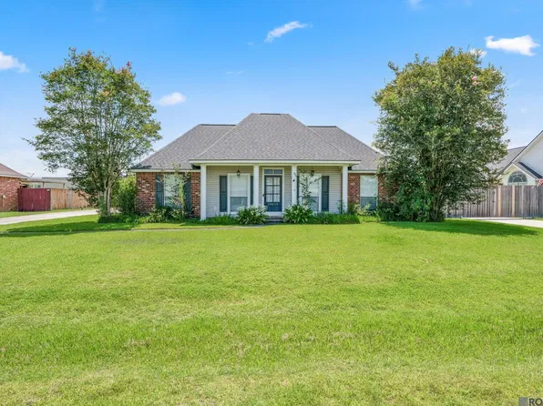 24610 Rolling Meadow Dr, Denham Springs, LA 70726