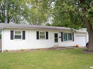 12 Harmony Dr, Jacksonville, IL 62650