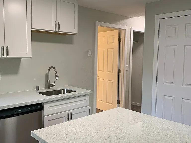 ES2605 - T Street Apartments — Photo 5