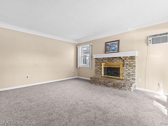 4th image of 7411 N Vernon St