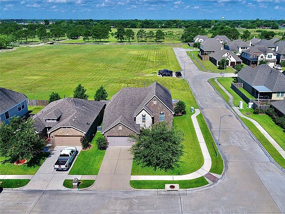 3rd image of 4506 Meadow Way Dr