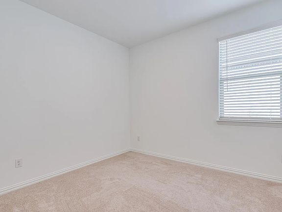 3rd image of 2136 Okeefe Dr