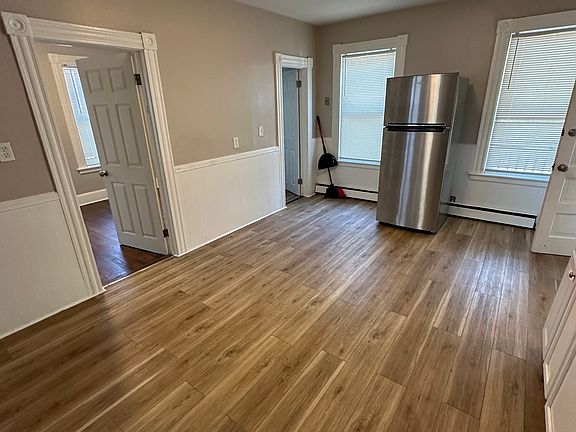 2nd image of 91 Lasalle St #1E