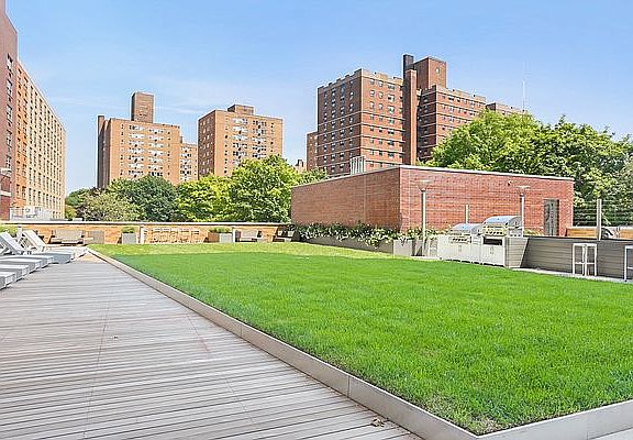 5th image of 180 Myrtle Ave APT 9R