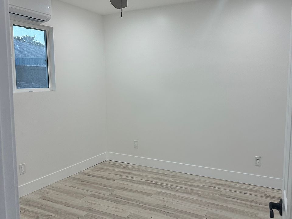1st image of 8424 Ramsgate Ave #4