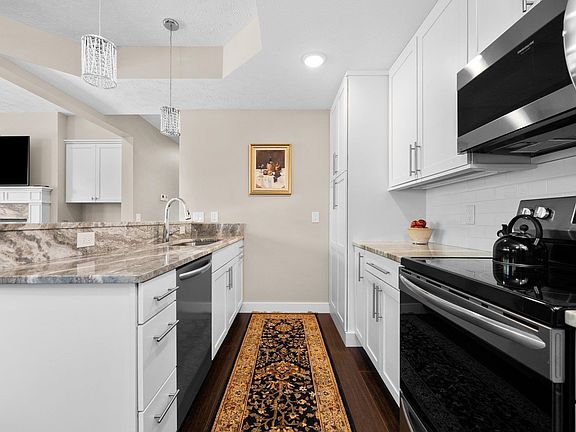 3rd image of 825 7th St #207