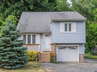 36 Lake Shore Dr, Lake Hiawatha, NJ