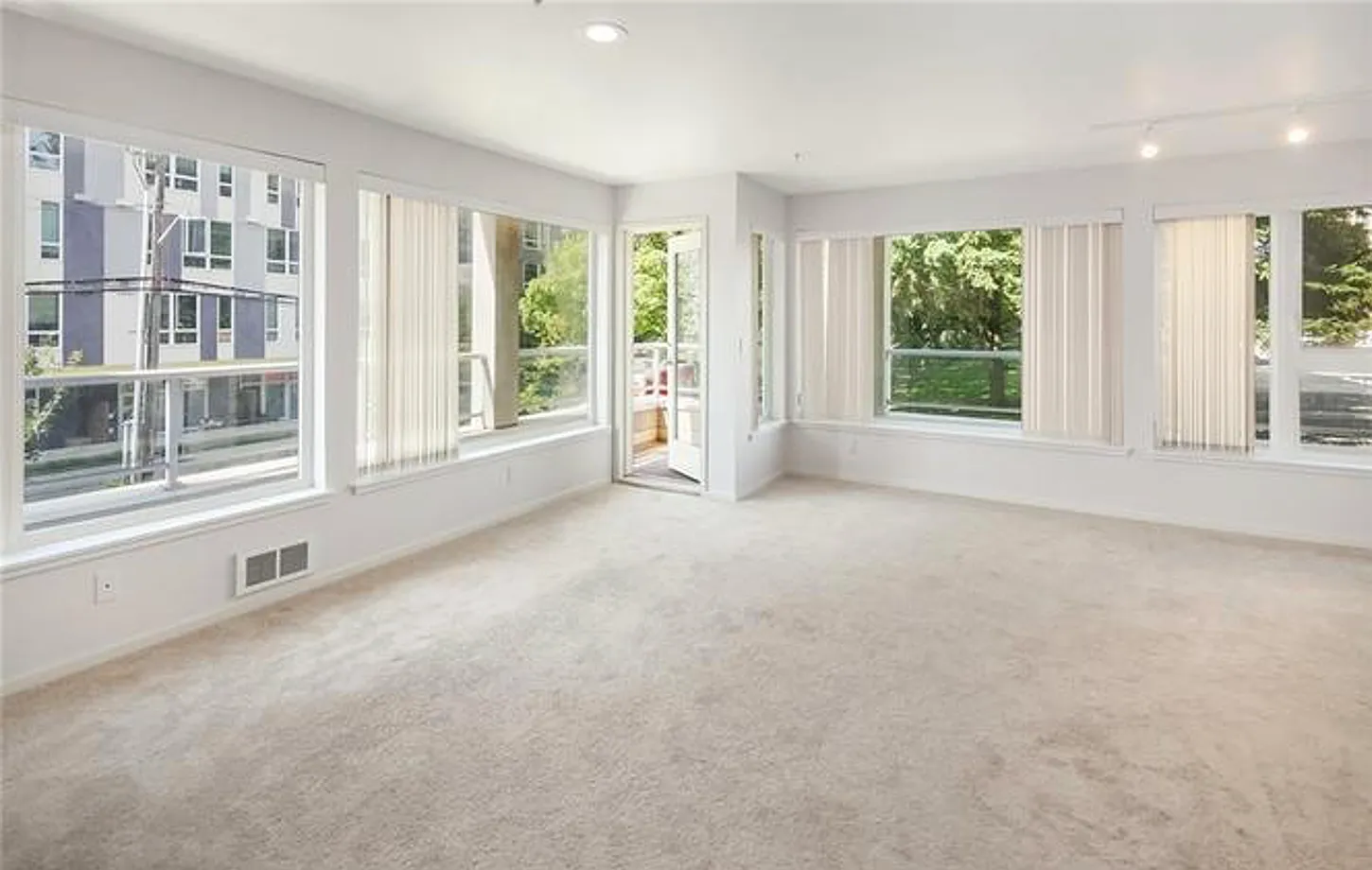 2 bed, 1026 sqft, $2,700 — Photo 3