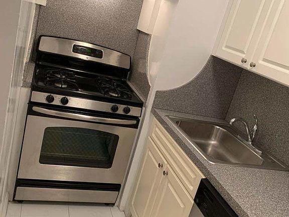 3rd image of 435 W 57th St APT 14N