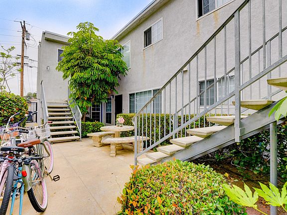 2nd image of 936 Diamond St #8