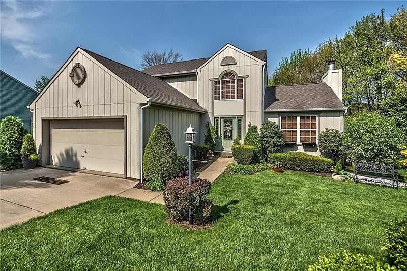 1st image of 124 Valley Forge Dr