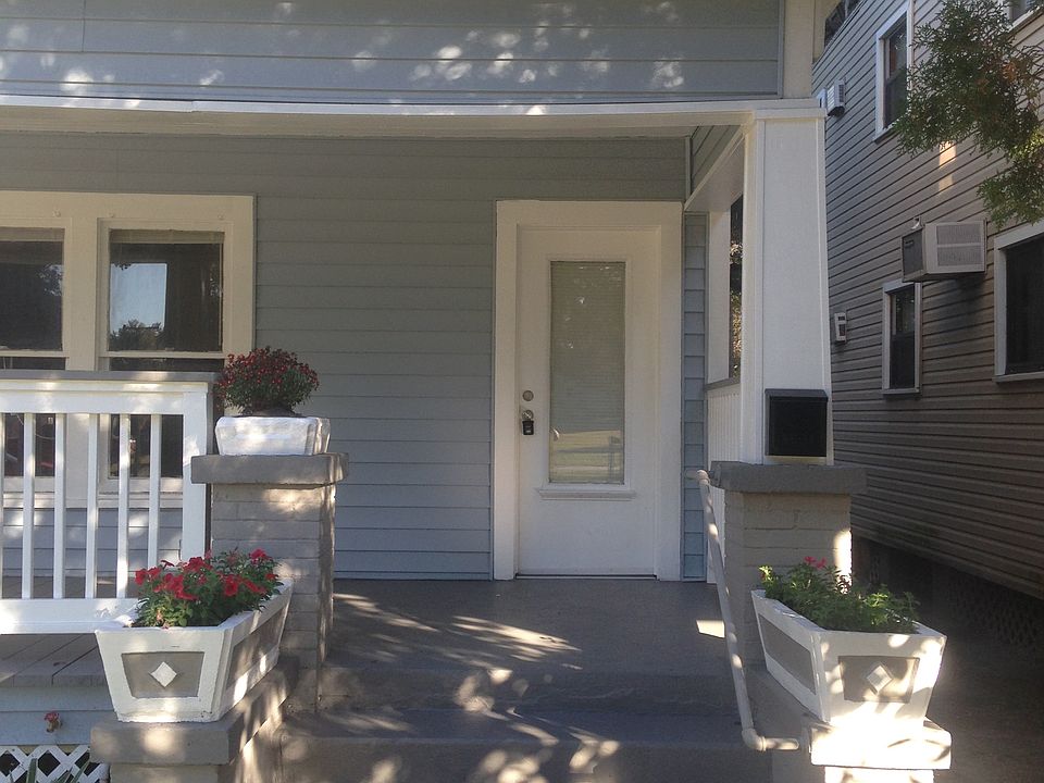 1st image of 601 Grove St N