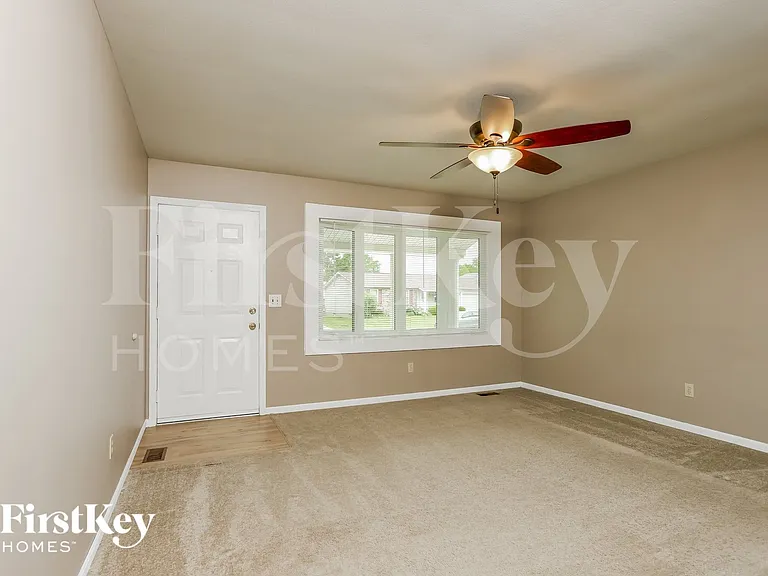 307 W Sunny Hill Blvd — Photo 3