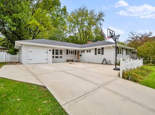 234 Abbotsford Ct, Glen Ellyn, IL 60137