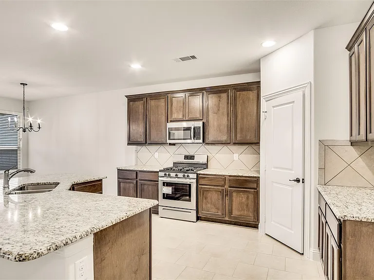 204 Flower Ridge Dr — Photo 4