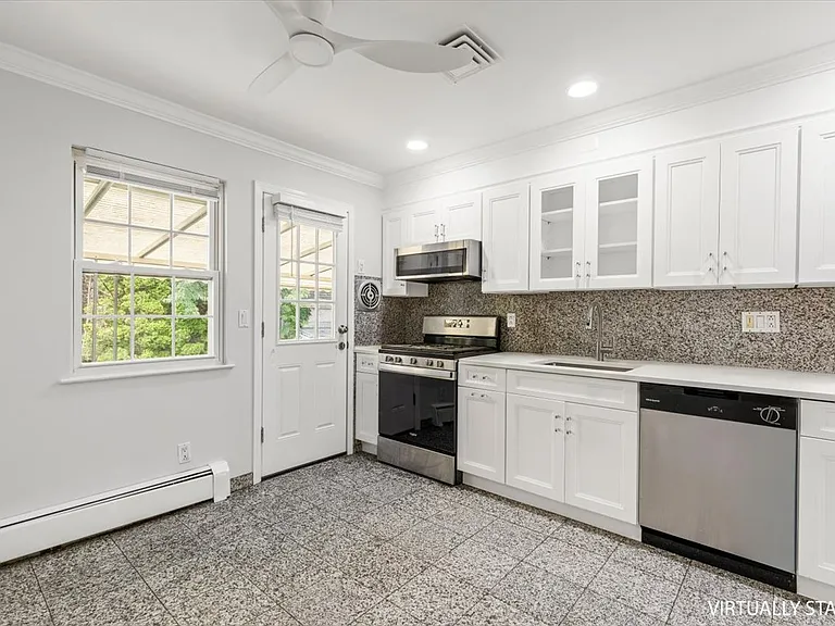 649 White Plains Rd — Photo 8