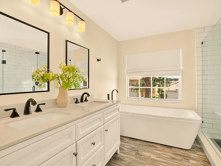 7630 Topiary Ave — Photo 26