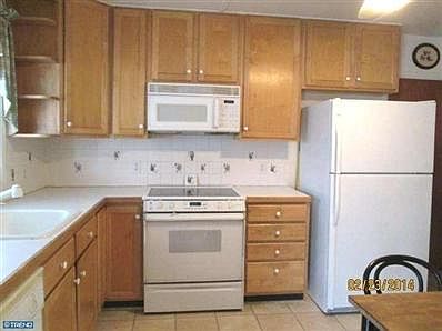 4th image of 221 Belle Arbor Dr