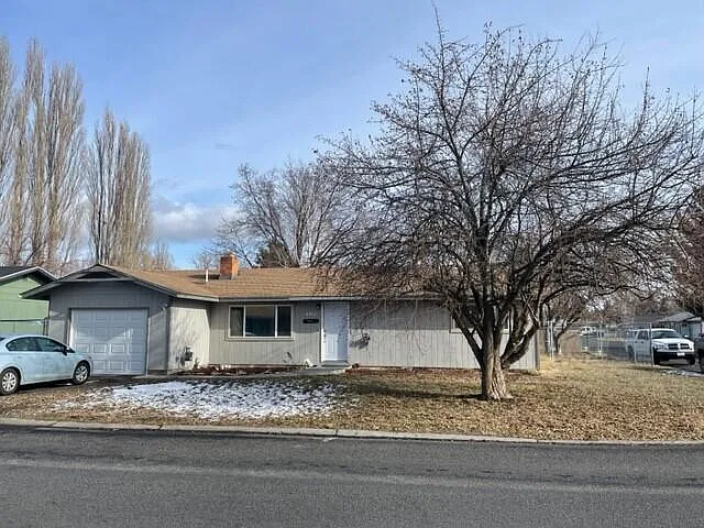 4911 Lorrayne Pl photo 1