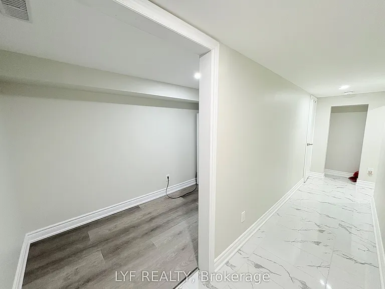 22 Ivordale Cres #2 — Photo 4