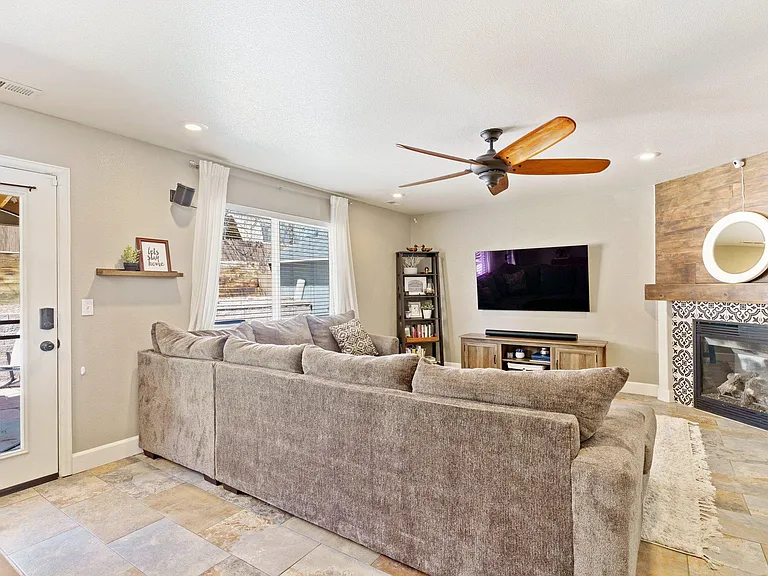 4752 Canyon Wren Ln — Photo 12