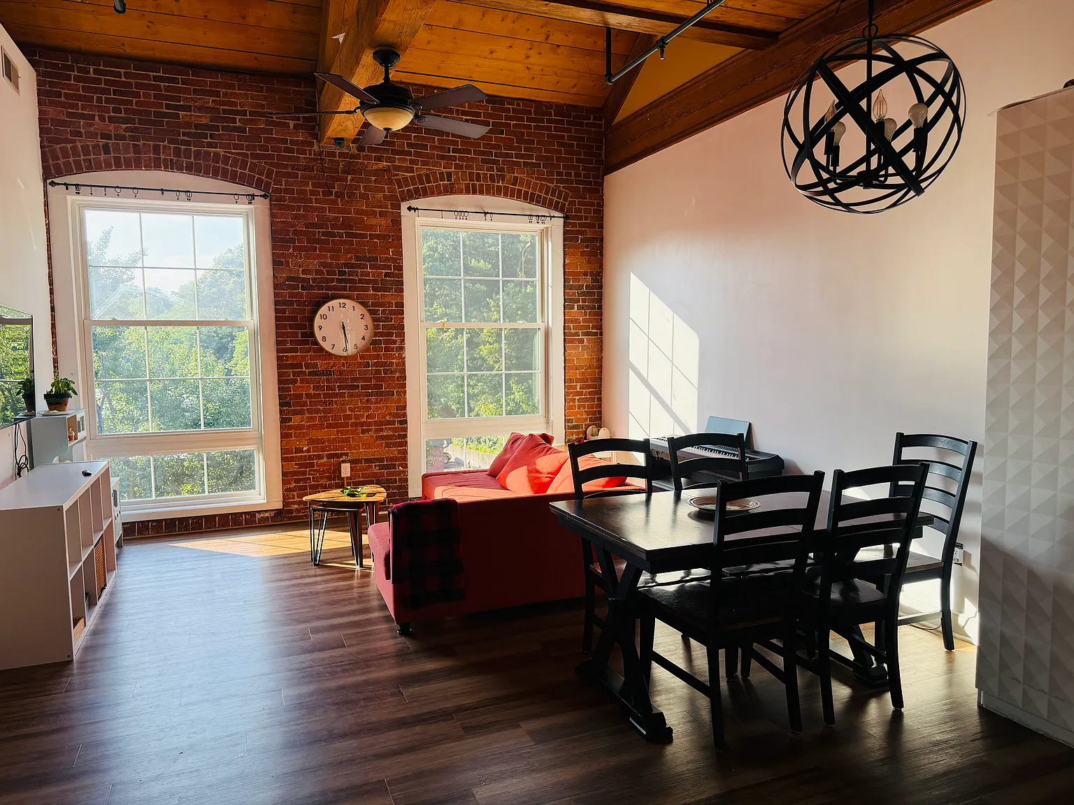 2 bed, 995 sqft, $2,700 — Photo 1