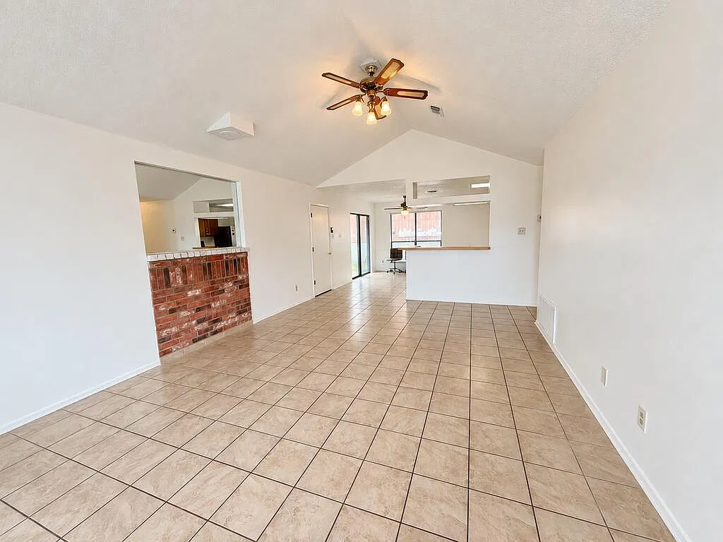 2 bed, 2.0 bath, 960 sqft, $1,800 — Photo 3