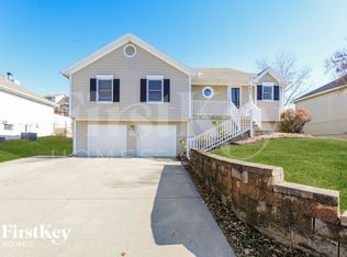 6477 NW Valley Dr, Kansas City, MO 64152