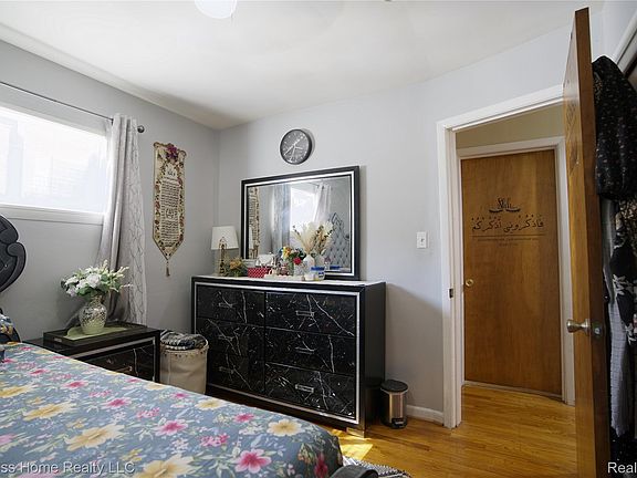 4th image of 29395 Spoon Ave