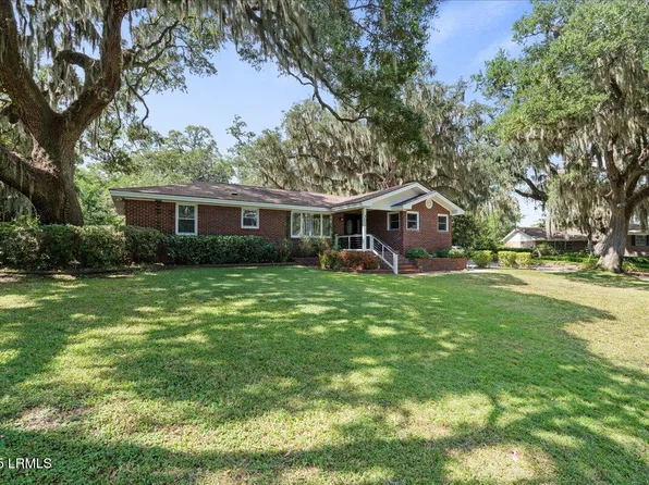 702 Center Dr W, Beaufort, SC 29902