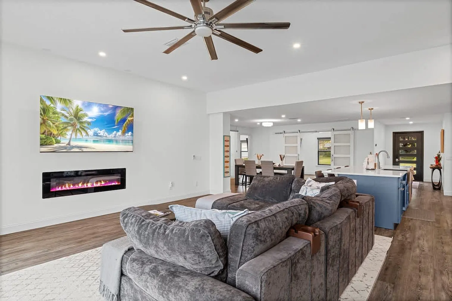 4 bed, 3.0 bath, 2357 sqft, $7,807 — Photo 4