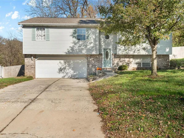 100 Echo Valley Dr, Collinsville, IL 62234