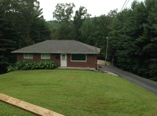 704 McNabb Dr, Elkview, WV 25071